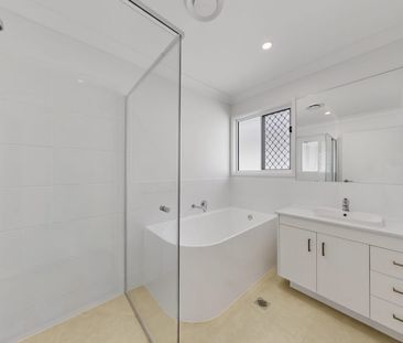 🌟 Brand-new 4-bedroom 2-level home with balcony & family room in La... - Photo 1