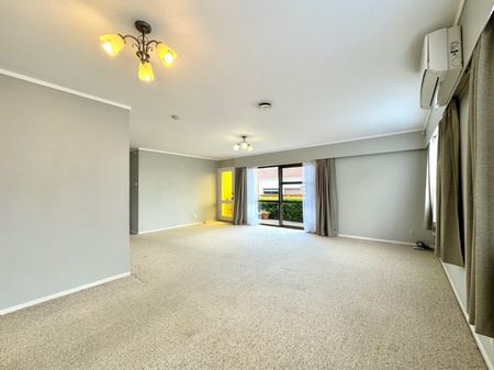 Unit 1, 27 Butley Drive, Farm Cove, Auckland - Photo 3