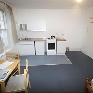 House share to rent - Photo 2