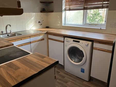 Rosamund Close, CR2, Property for rent - Photo 2