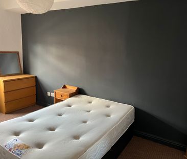 4 Bed - 10 Mayville Place, Hyde Park, Leeds - LS6 1NE - Student - Photo 2