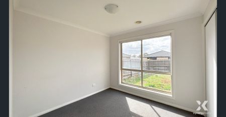 Charming Family Residence in a Prime Location! - Photo 5