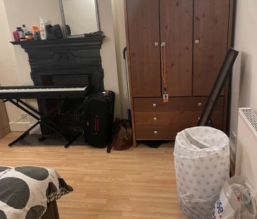 1 bedroom in a house share to rent - Photo 2