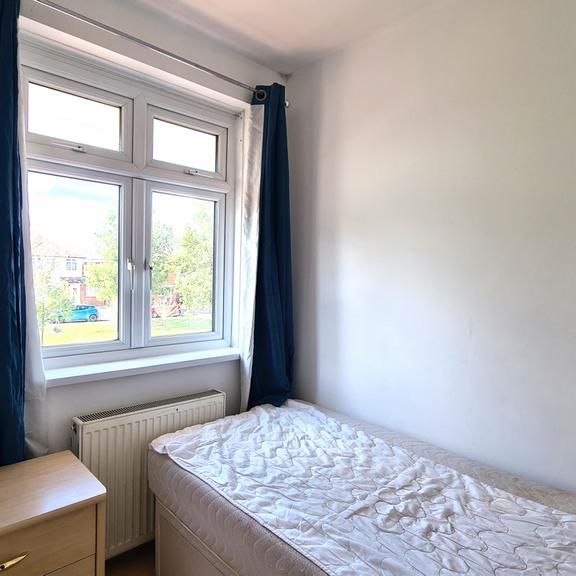 3 bedroom semi-detached house to rent - Photo 1