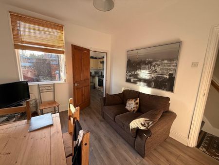 1 bedroom in a house share to rent - Photo 5