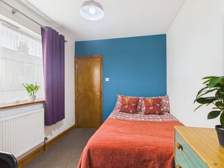 6 bedroom terraced house to rent - Photo 3