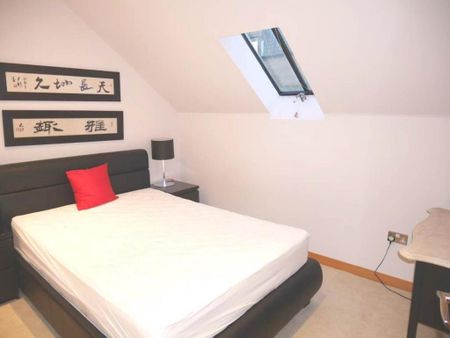 3 bedroom flat to rent - Photo 4