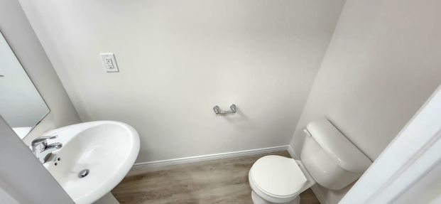 For Lease - 3200 Singleton Avenue Unit# 39, London South, Ontario - Photo 1