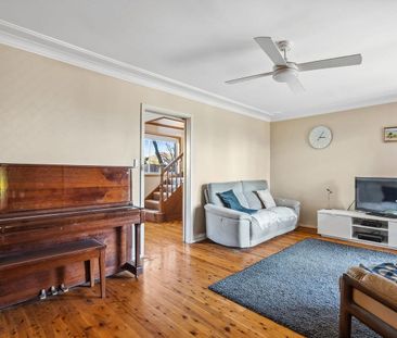 Five Bedroom Spacious Family Home in Ideal Location for lease - Photo 3