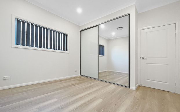 Modern 5 bedroom family home - Photo 1