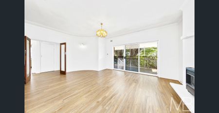 FAMILY HOME WITH FLEXIBLE LAYOUT - Photo 2