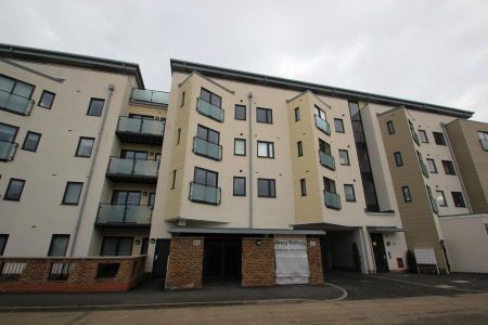 Victory Park Road, Addlestone, Surrey, KT15 - Photo 4