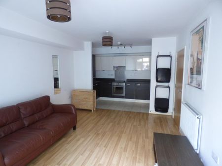 2 bedroom flat to rent - Photo 4