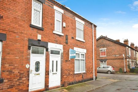 3 bedroom end of terrace house to rent - Photo 2