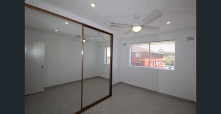 BRIGHT TOP FLOOR APARTMENT IN PRIME LOCATION - Photo 2