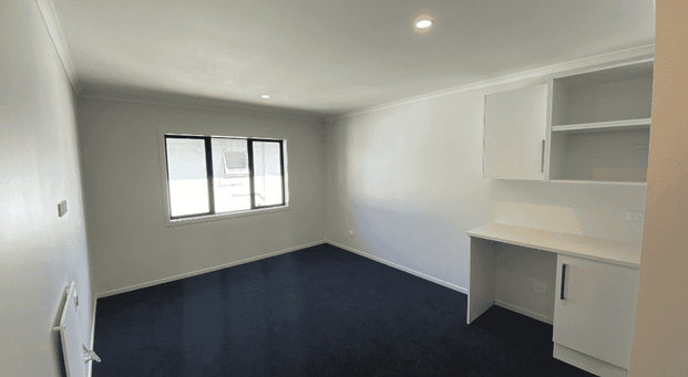 Studio Room in top Hamilton East Location - Photo 1