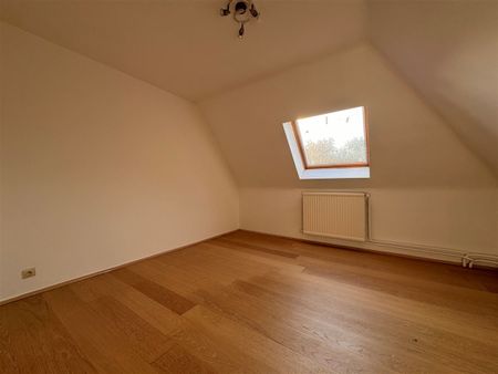 Prima gelegen ruime driegevel woning met garage en tuintje. - Foto 5