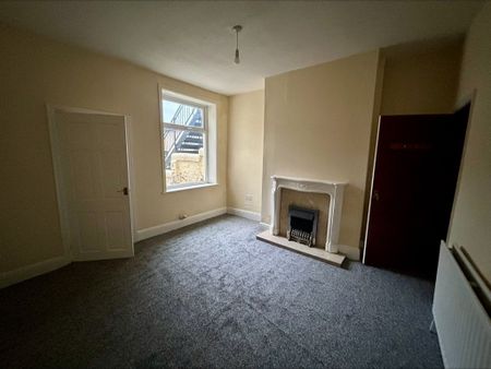 Lyndhurst Road - Photo 2