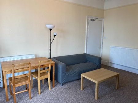 3 bedroom flat to rent - Photo 3