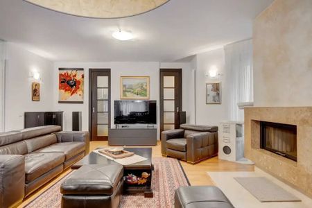 Vila de Lux perfecta pentru o familie / sediu de firma in... - Fotografie 3