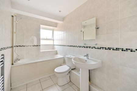 Brechin Court, Reading, RG1 5DH - Photo 4