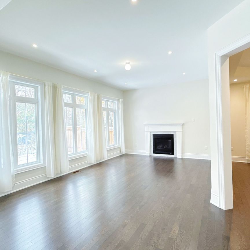 For Lease - 18 Macdonald Court, Richmond Hill, Ontario - Photo 1