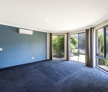 Large Family Home with side access, big backyard and powered workshop - Photo 6