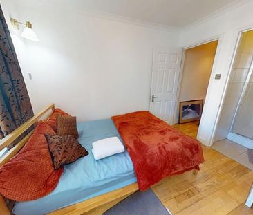 1 bedroom in a house share to rent - Photo 4