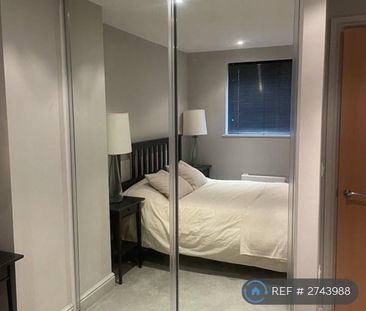 1 bedroom in a flat share to rent - Photo 3