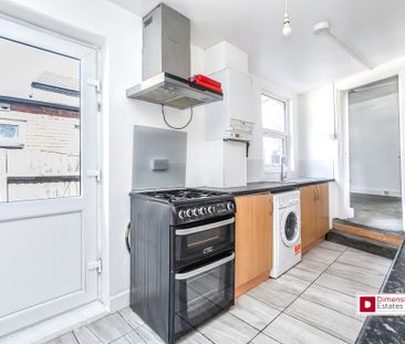 4 bedroom terraced house to rent - Photo 5