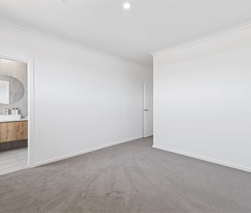 Brand New Large Family Home - Photo 2