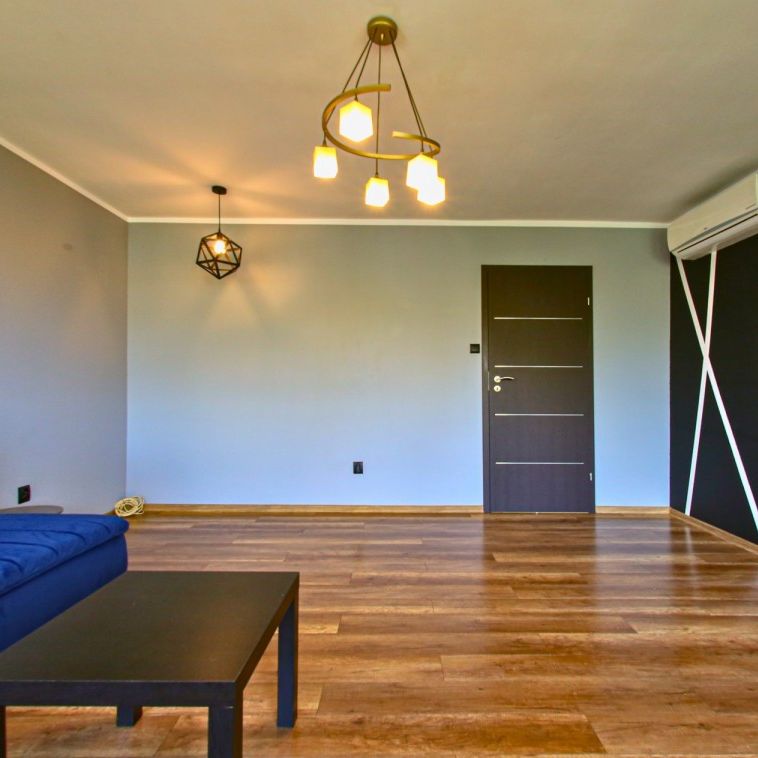 Przestronne z klimatyzacją w niskiej zabudowie - Zdjęcie 1