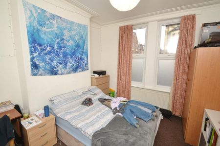 4 bedroom terraced house to rent - Photo 3
