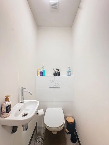 Modern en ruim appartement met 2 slaapkamers, staanplaats, berging en terras - Foto 2