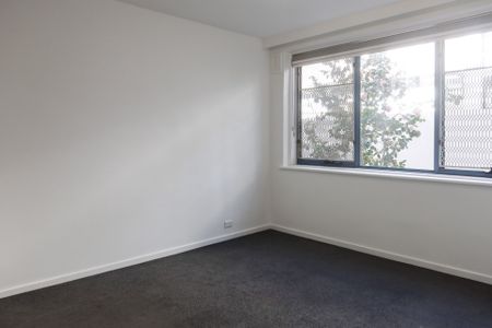 2/16 Mitford Street, St Kilda, VIC 3182 - Photo 3