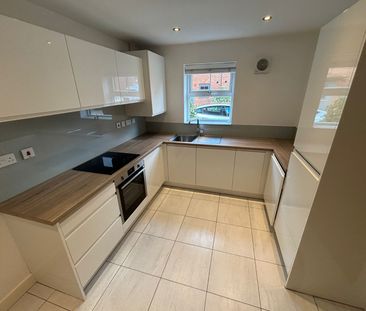 4 bedroom semi-detached house to rent - Photo 4