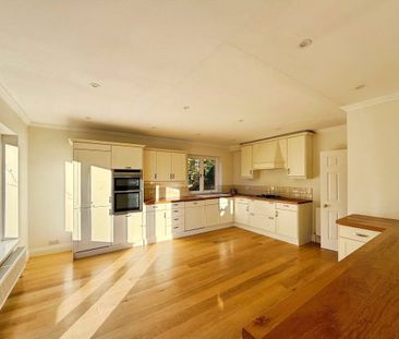 Knowl Hill, Woking, Surrey, GU22 7HL - Photo 3