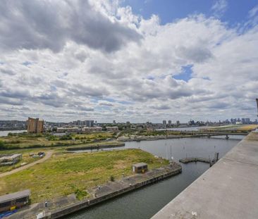 3 bedroom flat to rent - Photo 2