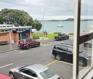 Seaside apartment in Bucklands Beach - Photo 2