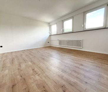 Renovierte 3-Zimmer Dachgeschoss Wohnung in Arnsberg mit eigener Garage - Foto 3