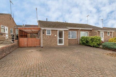 3 bedroom semi-detached house to rent - Photo 5