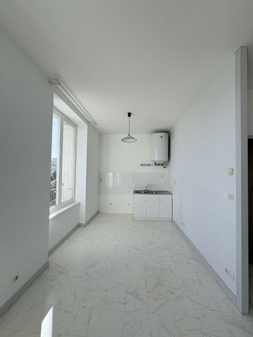 Location Appartement 2 pièces 46m² MONTROND LES BAINS 42210 - Photo 4