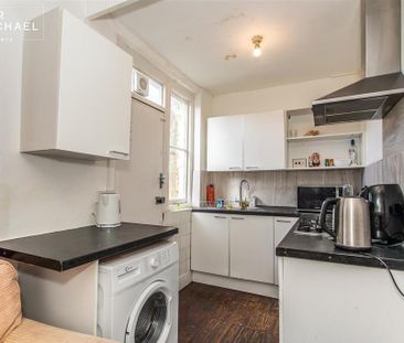 5 bedroom terraced house to rent - Photo 2