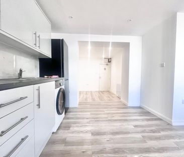 Hanworth Road, Hounslow, TW3 3TU - Photo 3