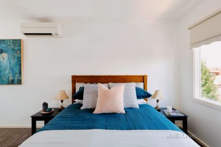 3 Bed, 2 Bath - Photo 3