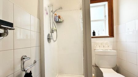 B/4 Rixon Grove, Mount Victoria - Photo 5