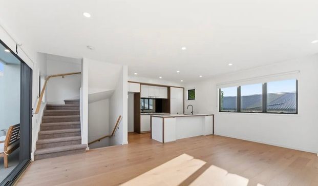 Mordialloc - Photo 1