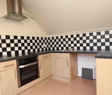 2 bedroom flat to rent - Photo 2