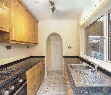 3 bedroom end of terrace house to rent - Photo 4