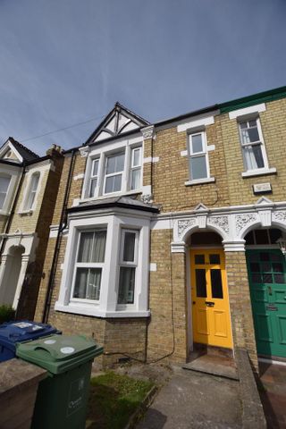 5 bedroom semi-detached house to rent - Photo 2